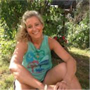 Je propose des cours de soutien scolaire en français pour les jeunes et des ateliers de développement personnel.